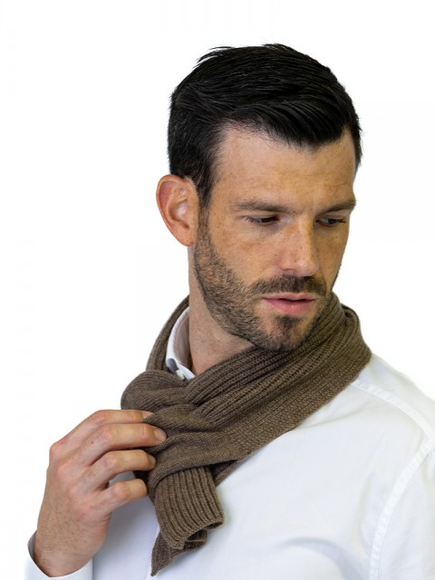 English knitted scarf slot